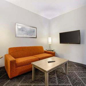 King Suite Mobility Accessible Tub